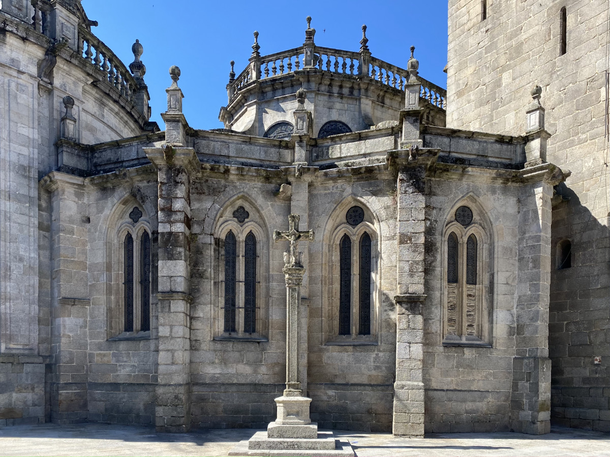 Reforma de la girola de estilo gótico realizada en tiempos de Pedro López de Aguiar