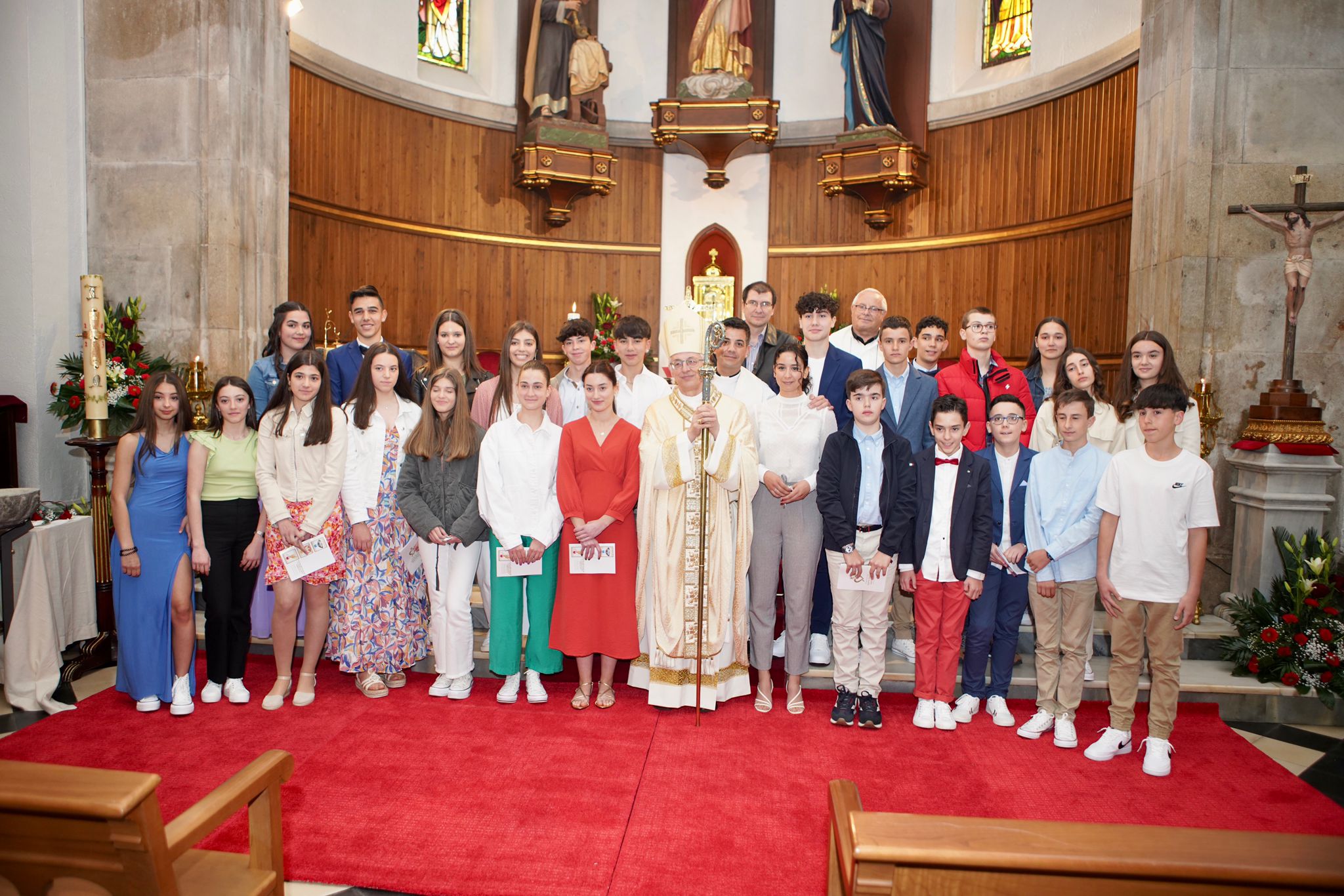 Fotografía dos confimados co Bispo e os sacerdotes Torres e Salgado